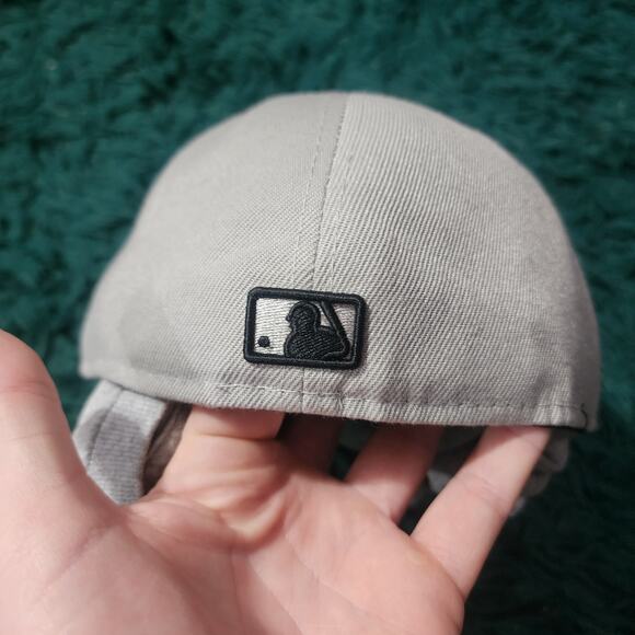 New York Yankees Hat Grey Black New Era 59FIFTY Fitted Cap Size 8 MLB - Picture 4 of 6